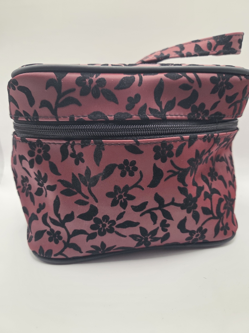 P77. Travel Cosmetic Bag - Red Floral NWOT